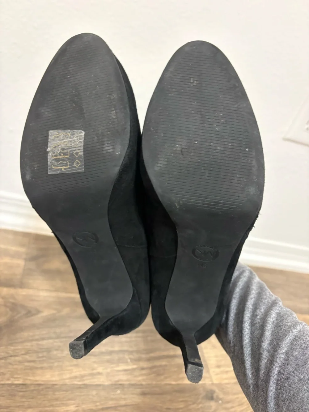 Michael Kors Heels - Black and Gold - Size 8M